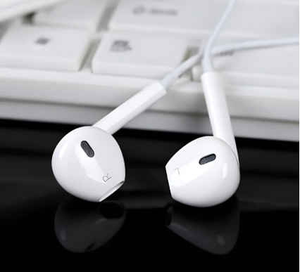 A1748 Apple EarPods Lightning Connectivity, Superior Audio – In-Ear Canal Headset by Apple